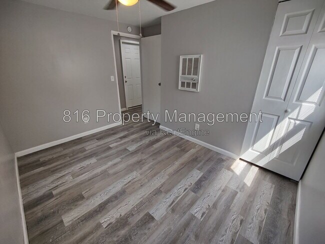 Building Photo - 7941 NE San Rafael Dr