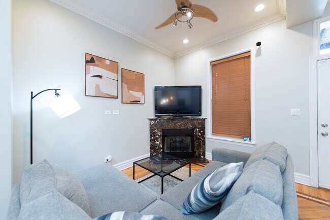 Building Photo - 4852 S Prairie Ave