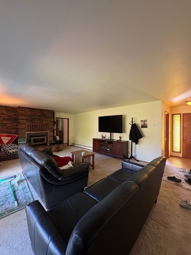 Building Photo - Spacious 5 Bedroom Rental by Park
