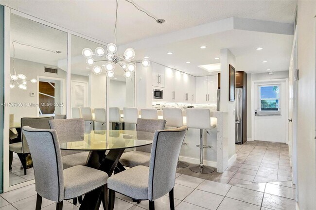 Building Photo - 450 Paradise Isle Blvd