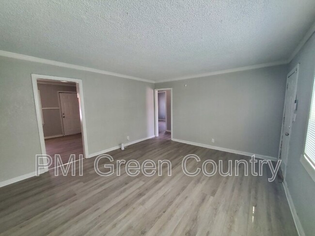 Building Photo - 2125 E Seminole St