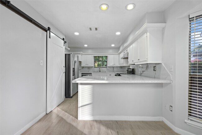 Building Photo - 15218 La Paloma Dr