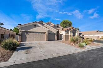 Building Photo - $550 off for the first month rent, 2 P...