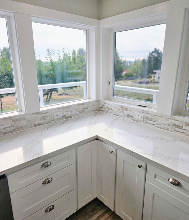 Building Photo - Newly Remodeled 2 Bedroom Home & ADU For R...
