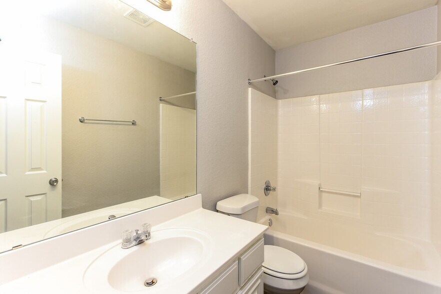 Building Photo - 948 Benjamin Dr
