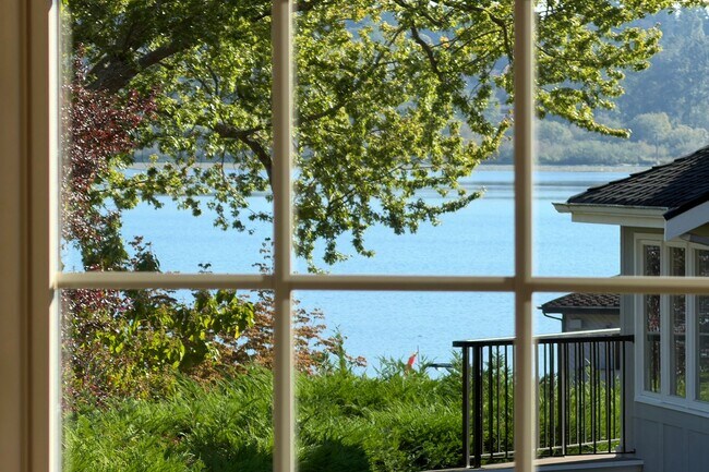 Building Photo - 4bd/4ba Kirkland House