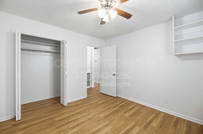 Building Photo - 313 E Woodrow Pl