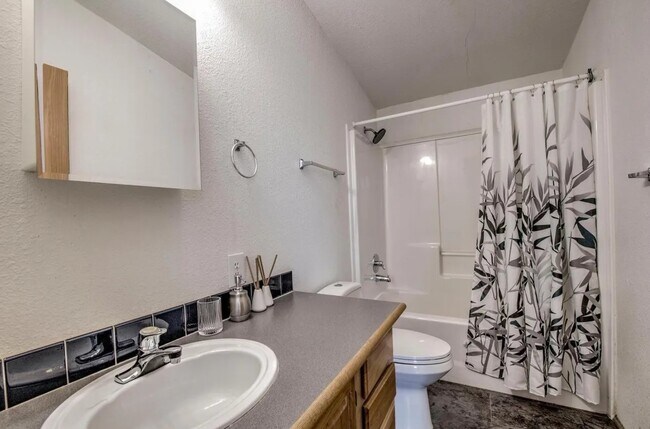 Building Photo - 492 Kimmes Ln