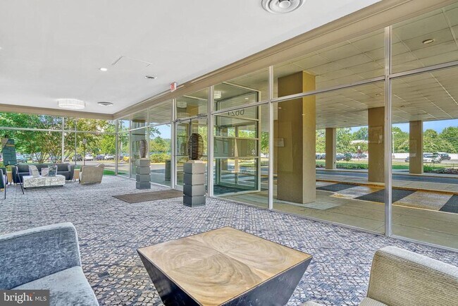 Building Photo - 6621 Wakefield Dr