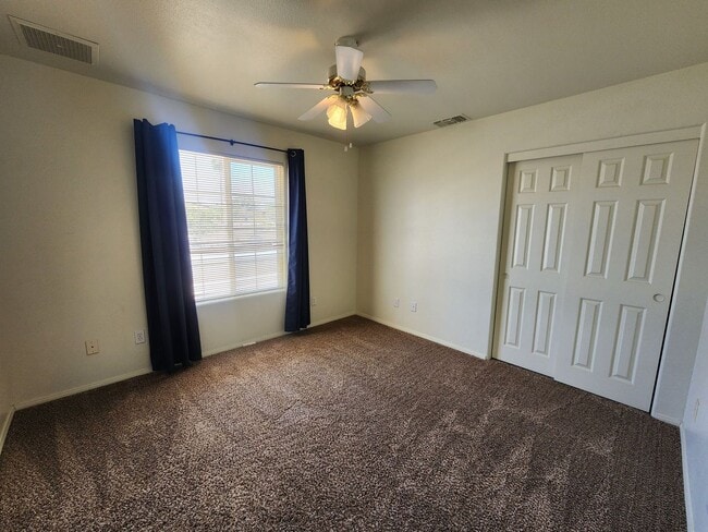 Building Photo - 3 bedroom  2 bath