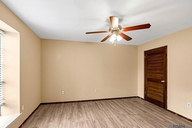 Building Photo - 2100 College Dr