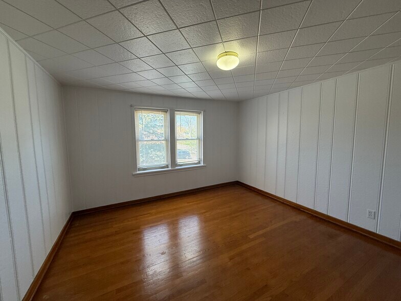 Upstairs bedroom - 109 W 9th Ave