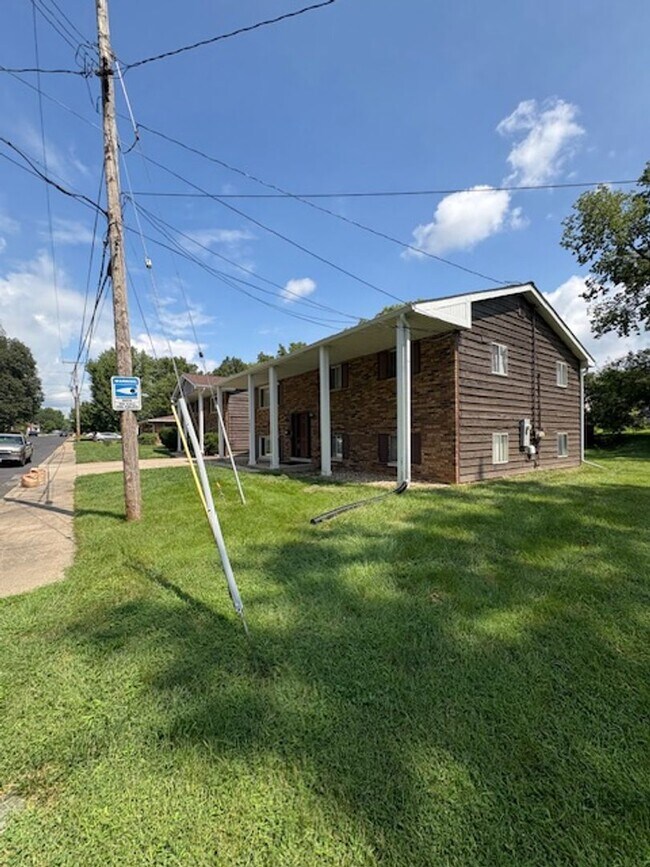 Building Photo - 3400 N Missouri Ave