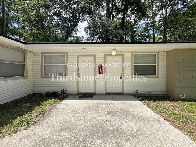 Building Photo - 1160 Comanche St