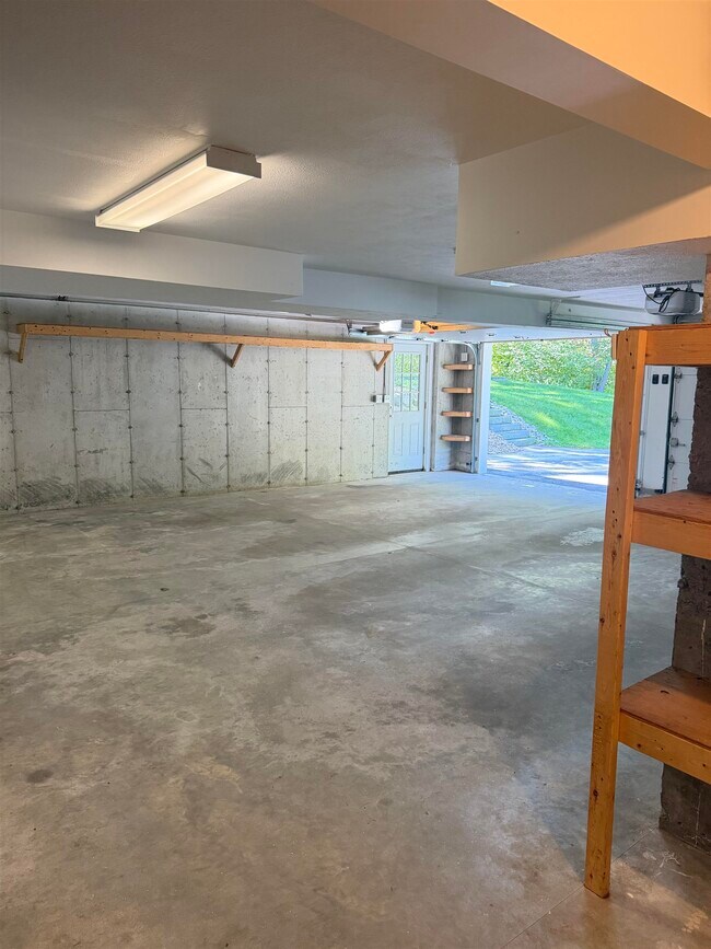 Building Photo - 4 Arbor Way