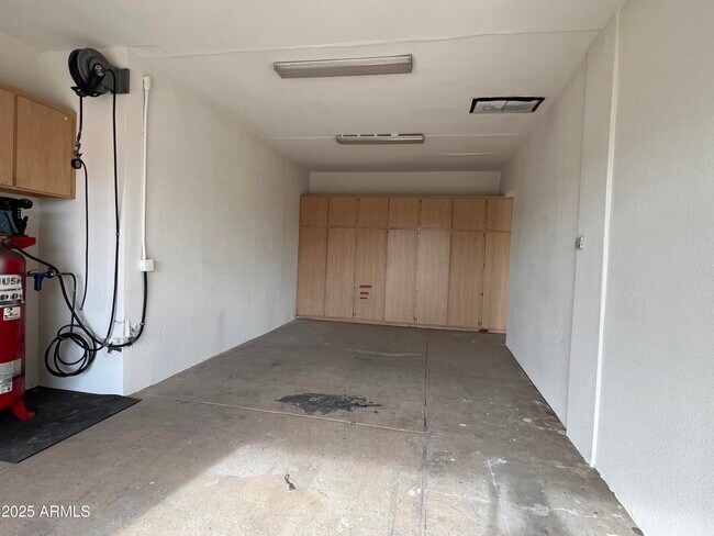Building Photo - 4847 E Calle de Las Estrellas Rd