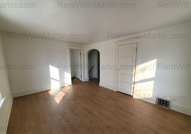 Building Photo - 824 Logan Ave