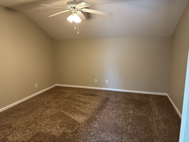 Building Photo - 7 Crossings Dr