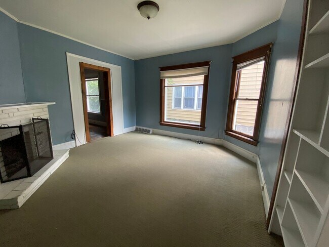 Building Photo - 714 Village