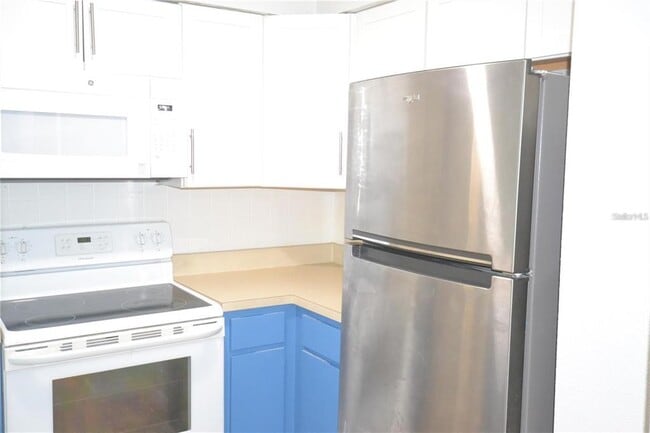 Building Photo - 3399 Mermoor Dr