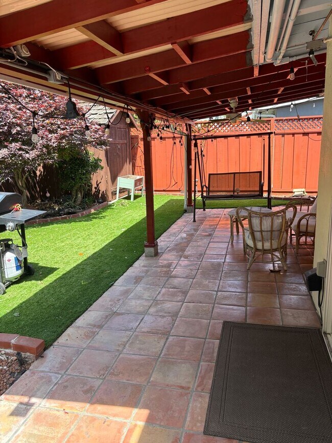 Building Photo - Beautiful 4 bedroom 2 bath home in Newark