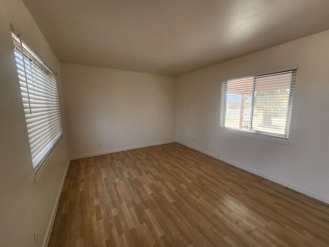 Building Photo - COMING SOON! 2 BEDROOM HOME