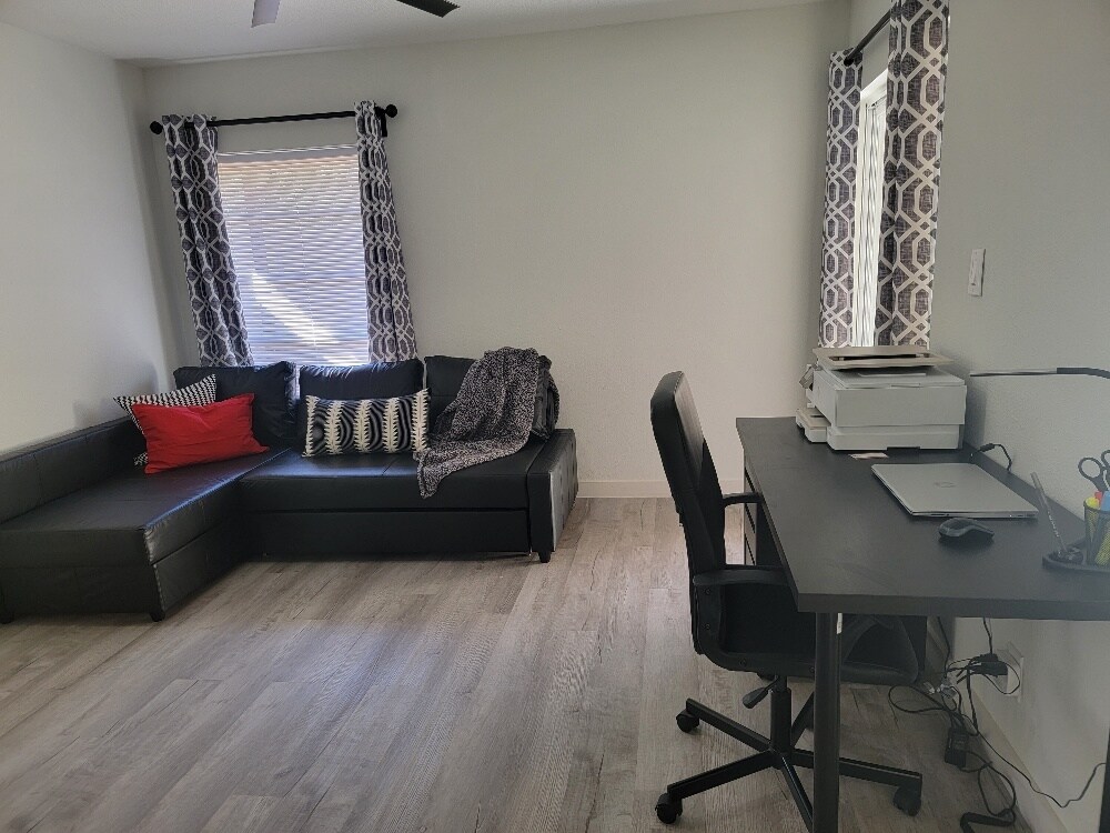 Building Photo - 2056 Sunset Point Rd