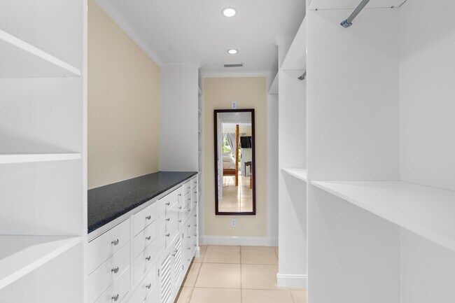 Building Photo - 7500 S Flagler Dr