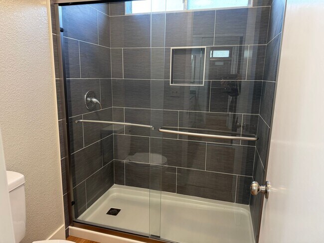 Building Photo - 2776 Woodmont Dr