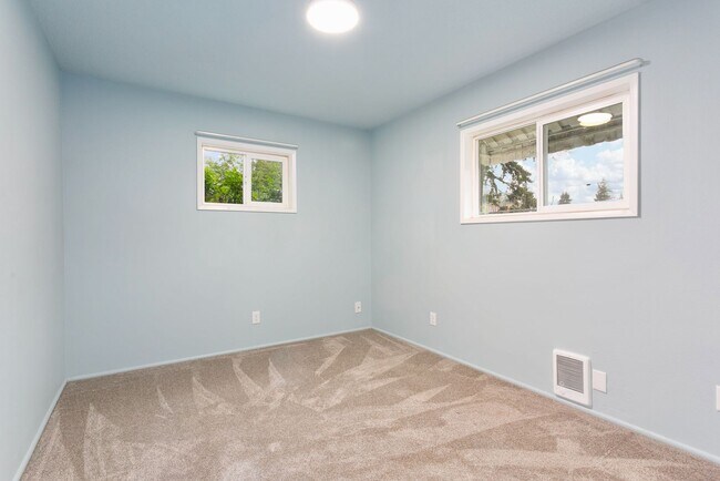 Building Photo - AVAILABLE FOR RENT – Beautiful 4BD / 3BA Home in Tacoma!