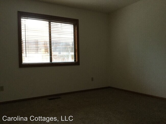 Building Photo - 521 Courtwood Ln