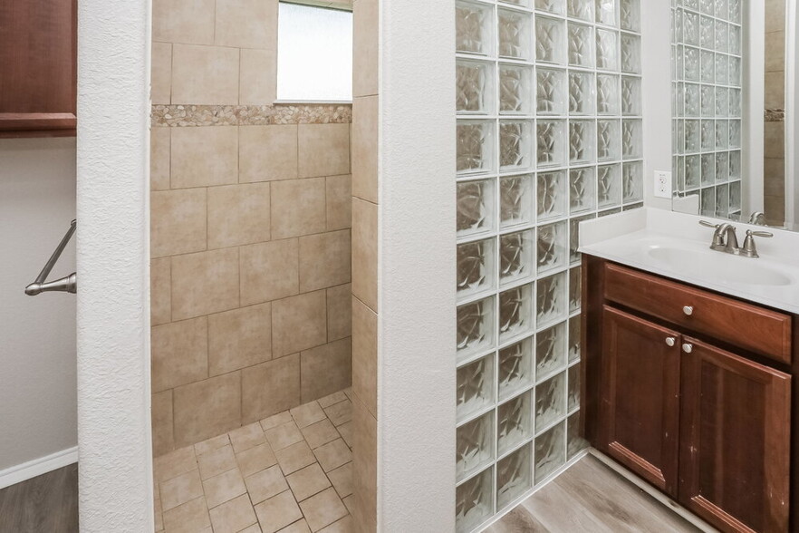 Building Photo - 9101 Prairie Hen Dr