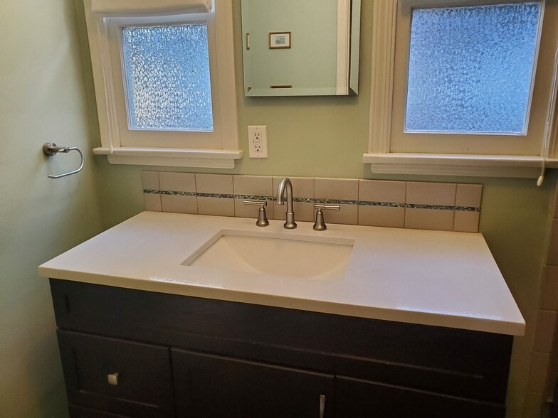 Building Photo - 621 Eaton Dr