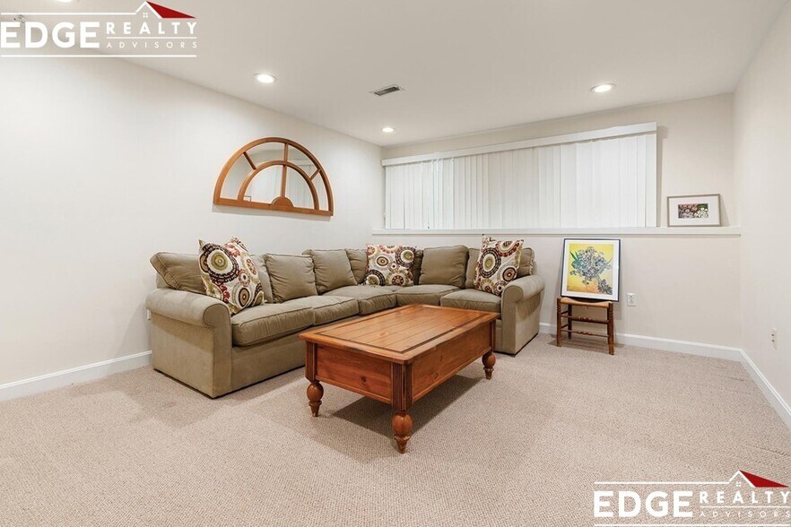 Building Photo - 241 Perkins St