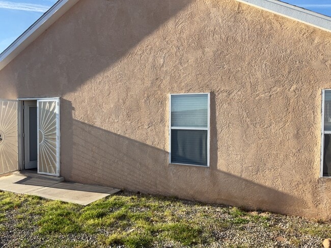 Building Photo - 1312 Penasco Rd NE