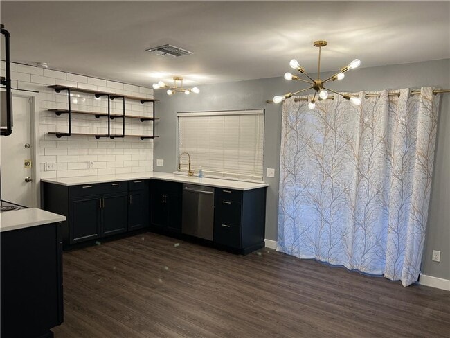 Building Photo - 7004 Colony Park Dr