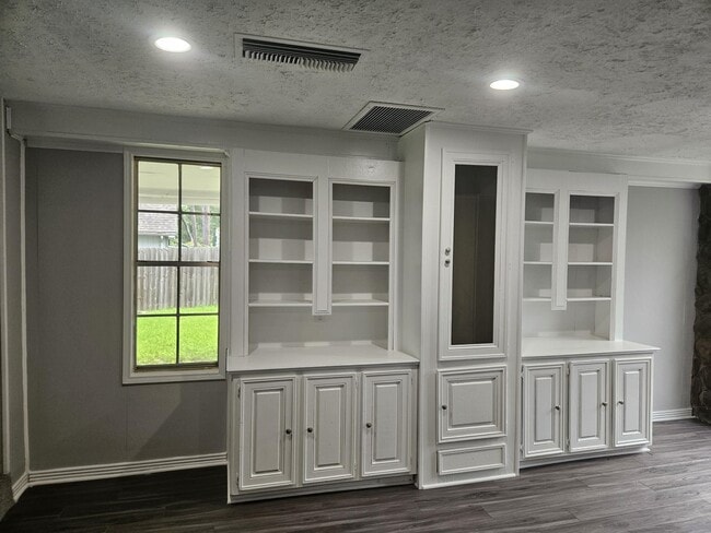 Building Photo - 1305 St Lawrence River Rd