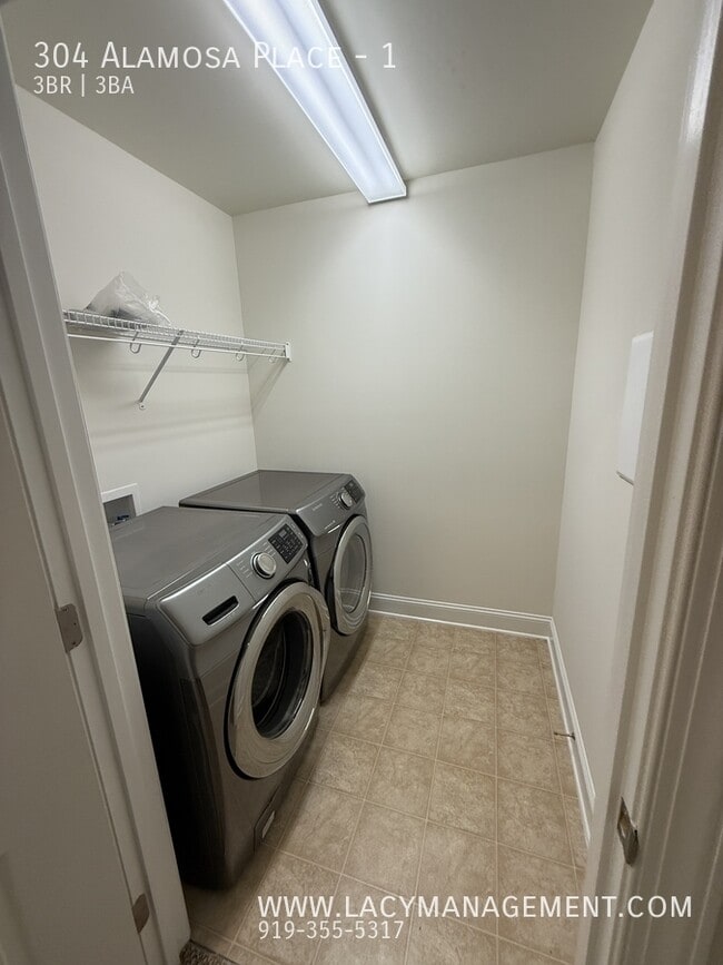 Building Photo - 304 Alamosa Pl