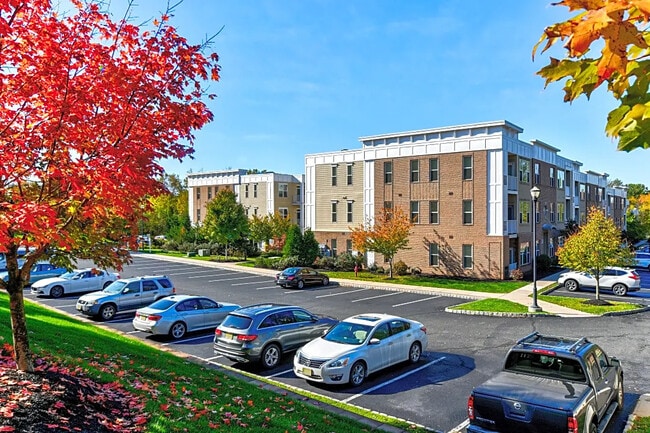 Building Photo - Bridgewater Square, One Month Free!