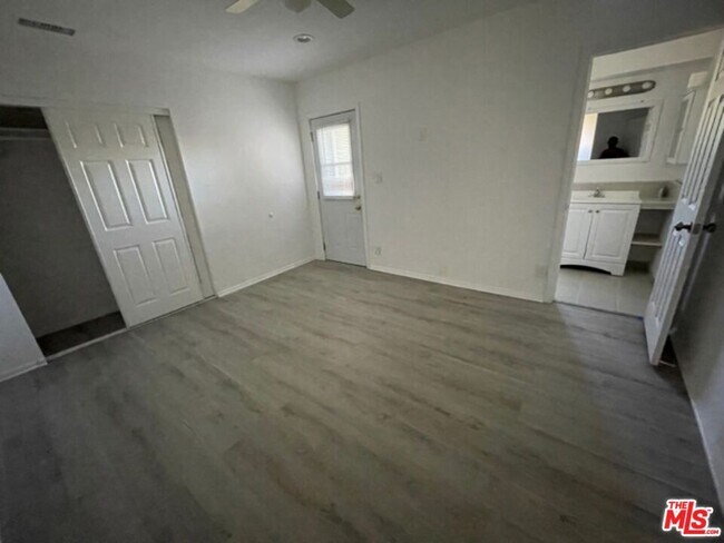 Building Photo - 5346 Rhea Ave