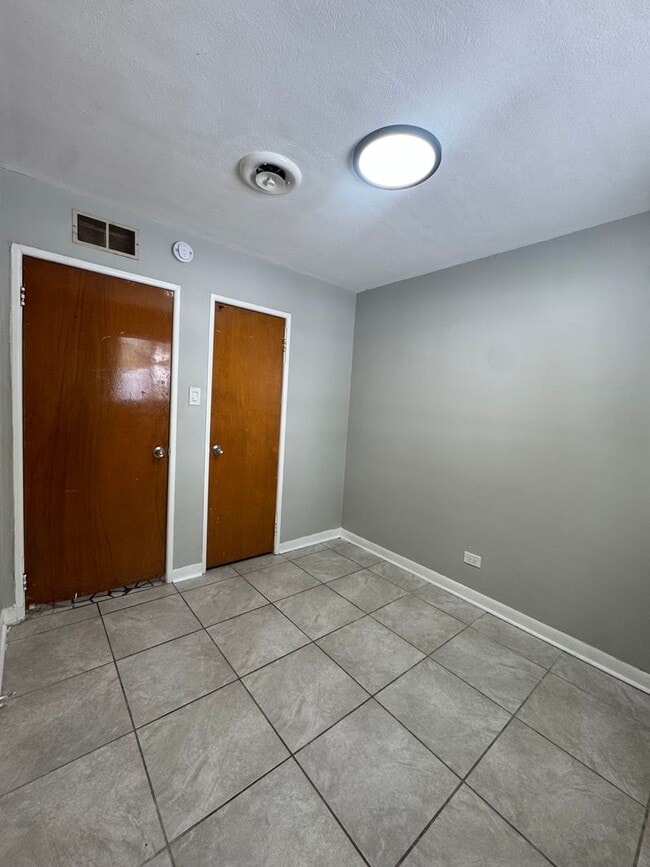 Building Photo - Don’t miss out on this charming three-bedr...