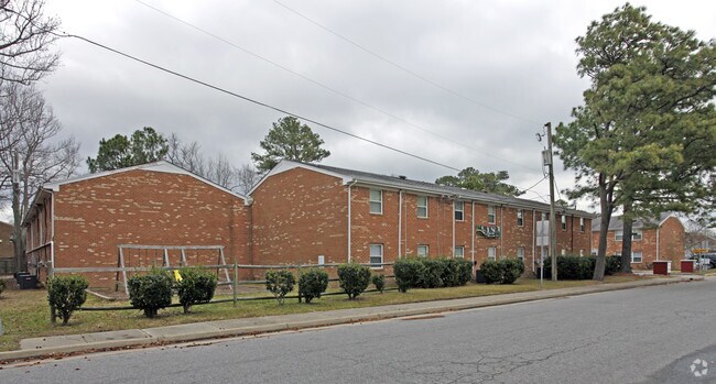 Primary Photo - Perry Shores Apartments