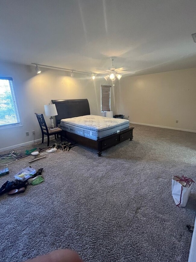 Building Photo - Beautiful 3 Bedroom 3 Bathroom Single Family Home