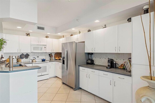 Building Photo - 4830 Osprey Dr S