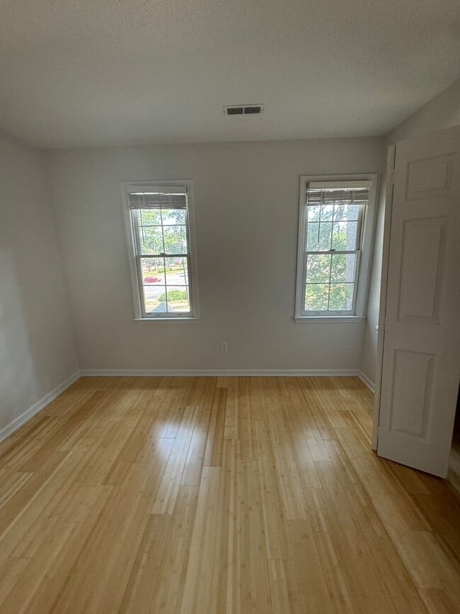 Building Photo - 1423 Wake Forest Rd