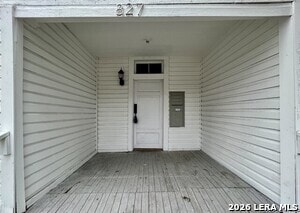 Building Photo - 827 Steves Ave