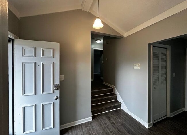 Building Photo - 3BR/2BA Home For Rent in Jtown!