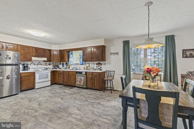 Building Photo - 638 Westwood Dr