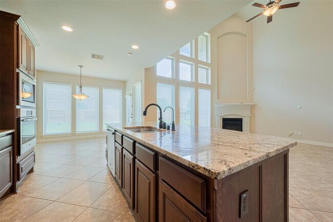 Building Photo - 27906 Colonial Point Dr