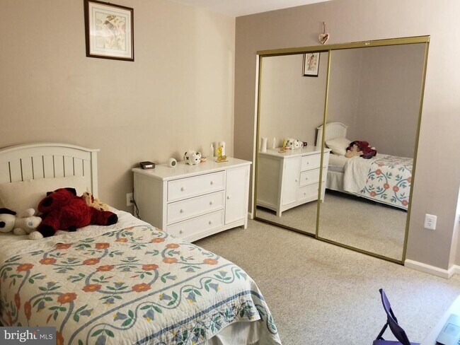 Building Photo - 8044 Inverness Ridge Rd